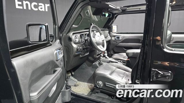 Jeep Wrangler 2021 — photo 10