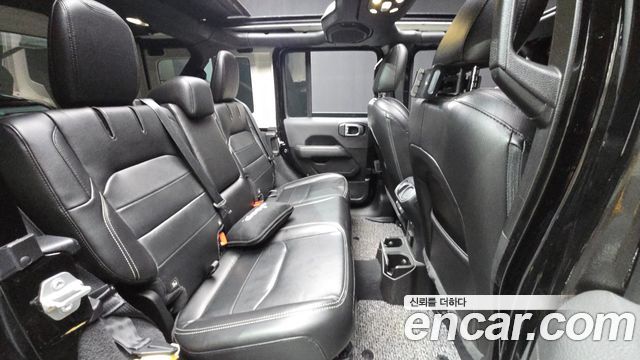 Jeep Wrangler 2021 — photo 12
