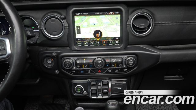 Jeep Wrangler 2021 — photo 14