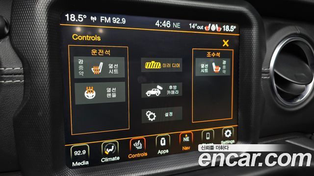 Jeep Wrangler 2021 — photo 17