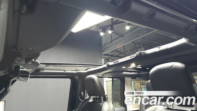 Jeep Wrangler 2021 — photo 18