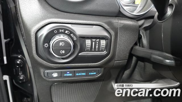 Jeep Wrangler 2021 — photo 19
