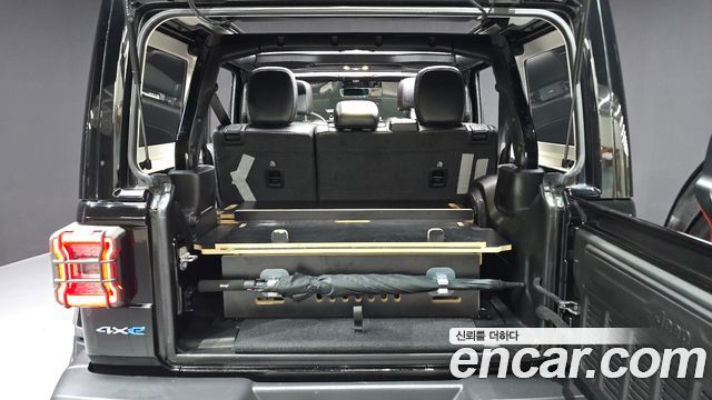 Jeep Wrangler 2021 — photo 20