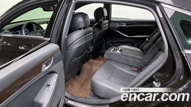Genesis G80 2019 — photo 12