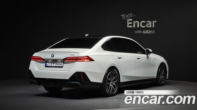 BMW 5-Series 2024 — photo 2