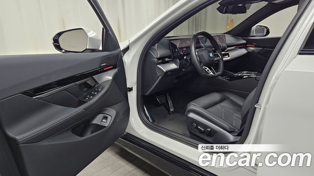 BMW 5-Series 2024 — photo 10