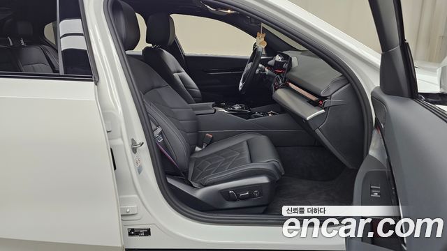 BMW 5-Series 2024 — photo 11