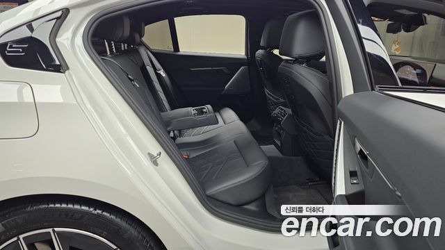BMW 5-Series 2024 — photo 12
