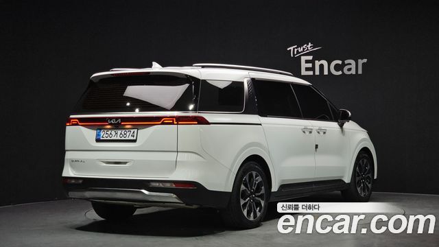 Kia Canival 2022 — photo 2