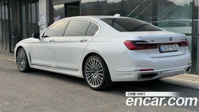 BMW 7-Series 2022 — photo 2