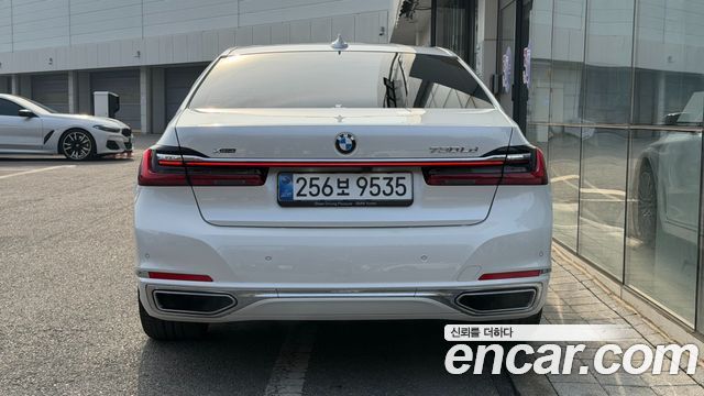 BMW 7-Series 2022 — photo 4