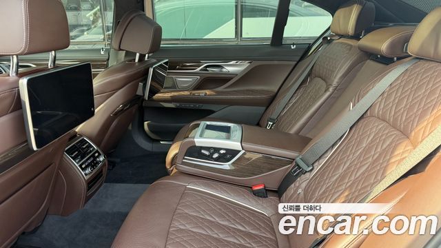 BMW 7-Series 2022 — photo 10