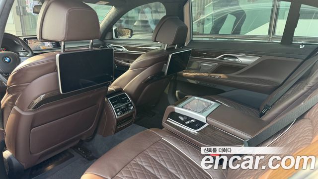 BMW 7-Series 2022 — photo 11