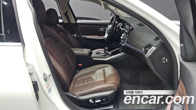 BMW 3-Series 2021 — photo 11