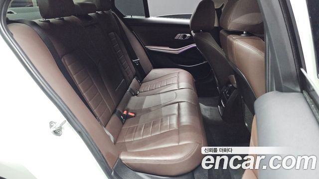 BMW 3-Series 2021 — photo 12