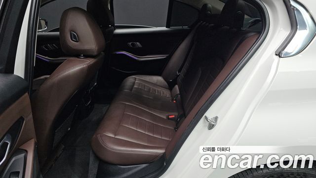BMW 3-Series 2021 — photo 13