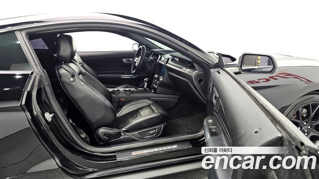 Ford Mustang 2019 — photo 11