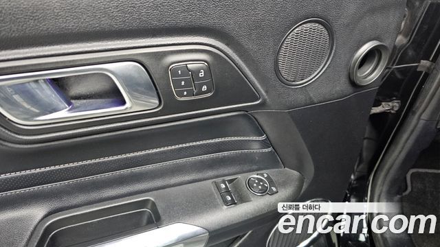 Ford Mustang 2019 — photo 17