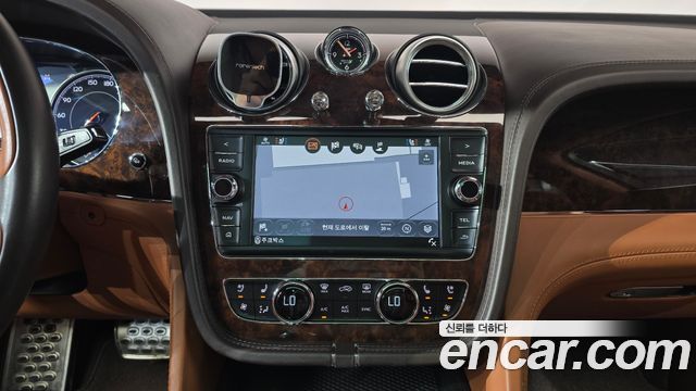Bentley Bentayga 2018 — photo 14