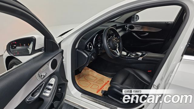 Mercedes-Benz C-Class 2020 — photo 9