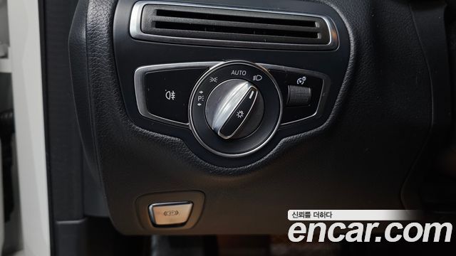 Mercedes-Benz C-Class 2020 — photo 12