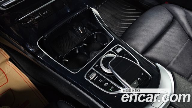 Mercedes-Benz C-Class 2020 — photo 17