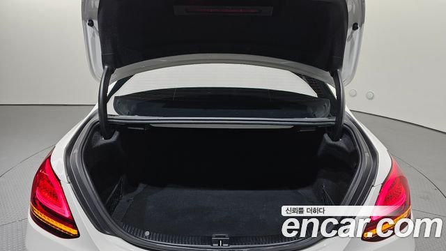 Mercedes-Benz C-Class 2020 — photo 19