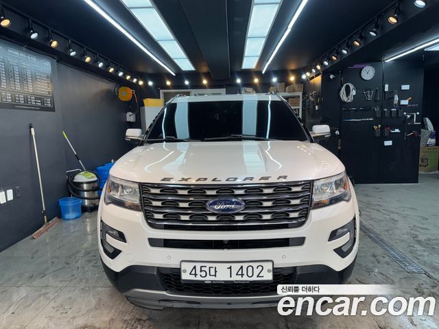 Ford Explorer 2017 — photo 1