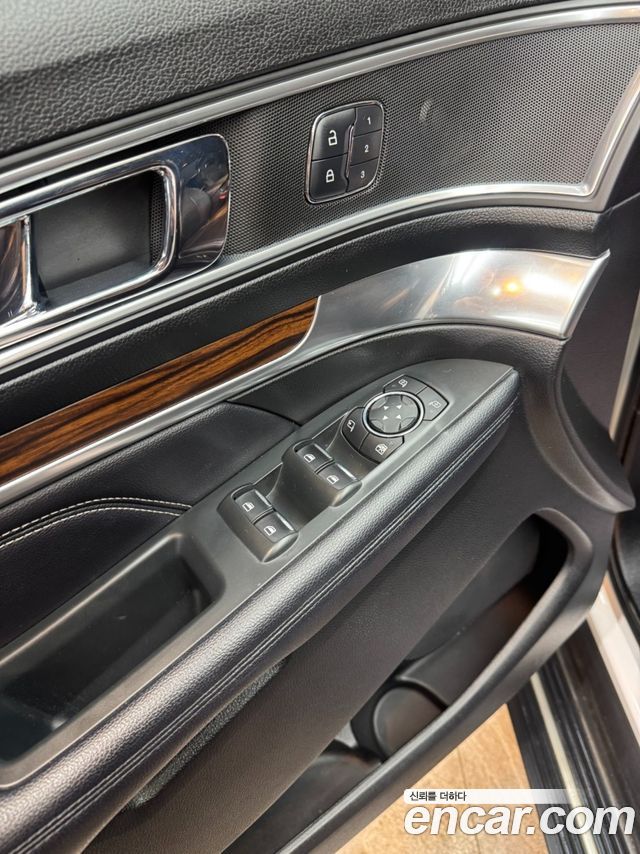 Ford Explorer 2017 — photo 13