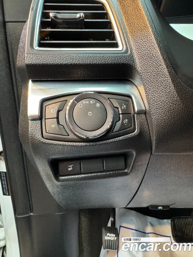 Ford Explorer 2017 — photo 14