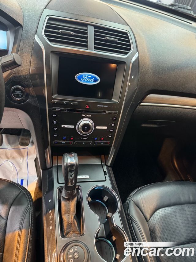 Ford Explorer 2017 — photo 15