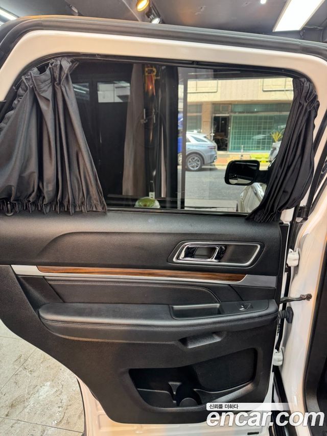 Ford Explorer 2017 — photo 19
