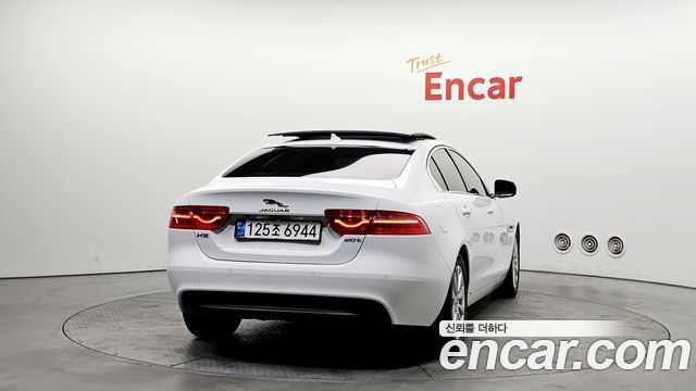 Jaguar XE 2016 — photo 4