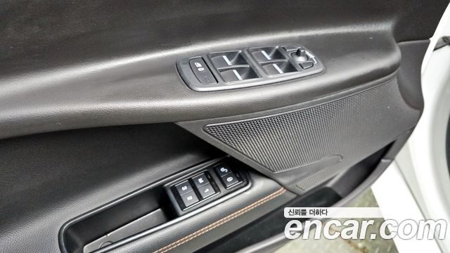 Jaguar XE 2016 — photo 13