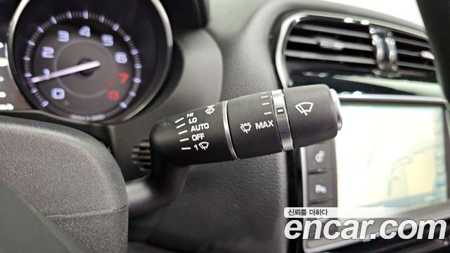 Jaguar XE 2016 — photo 16