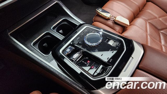 BMW 7-Series 2023 — photo 9
