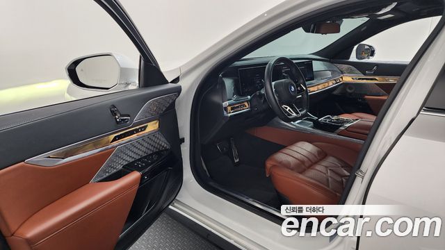BMW 7-Series 2023 — photo 10