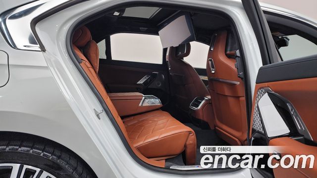 BMW 7-Series 2023 — photo 12
