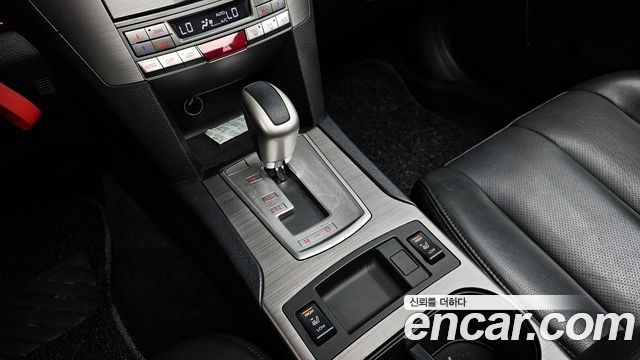 Subaru Legacy 2011 — photo 9