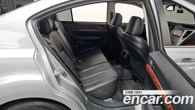 Subaru Legacy 2011 — photo 12