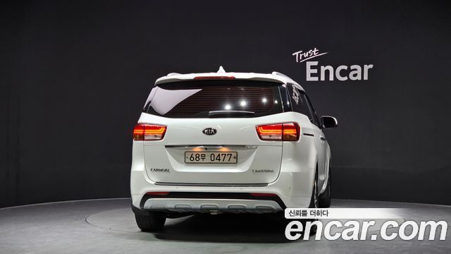 Kia Canival 2017 — photo 4