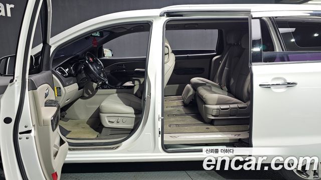 Kia Canival 2017 — photo 11