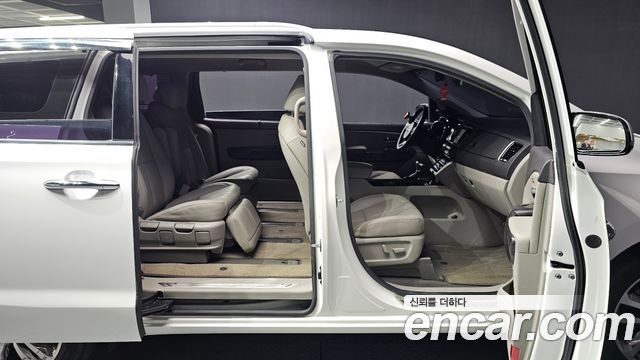 Kia Canival 2017 — photo 12