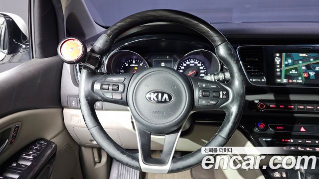 Kia Canival 2017 — photo 14