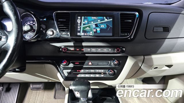 Kia Canival 2017 — photo 15
