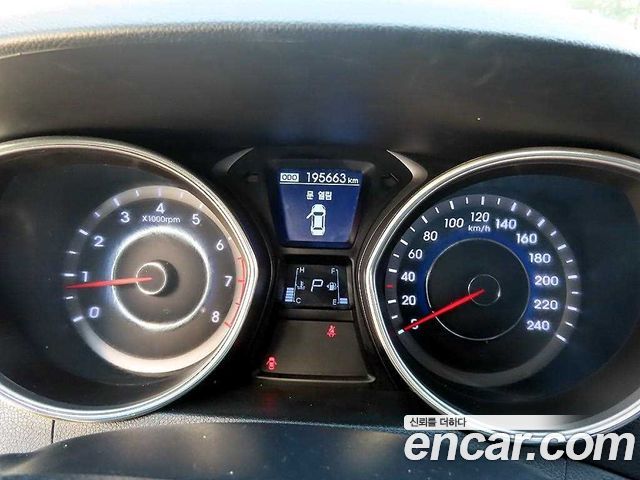 Hyundai AVANTE 2012 — photo 9