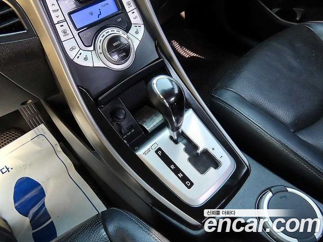 Hyundai AVANTE 2012 — photo 10