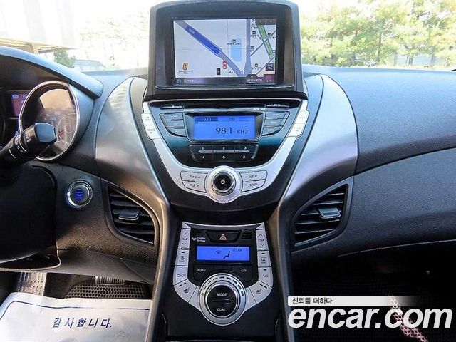 Hyundai AVANTE 2012 — photo 12