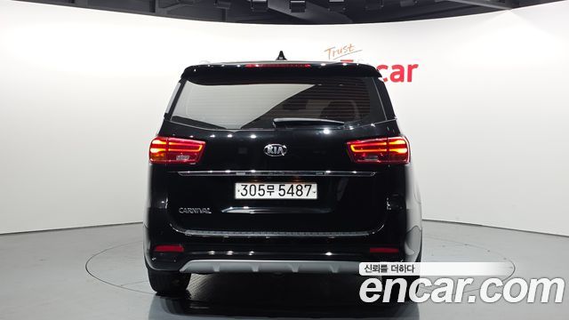 Kia Canival 2019 — photo 4