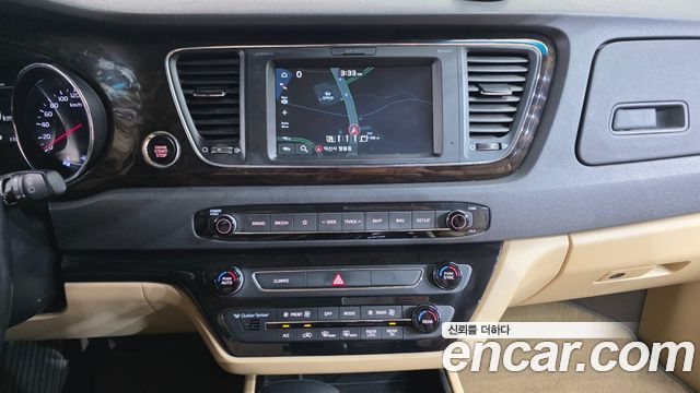 Kia Canival 2019 — photo 15